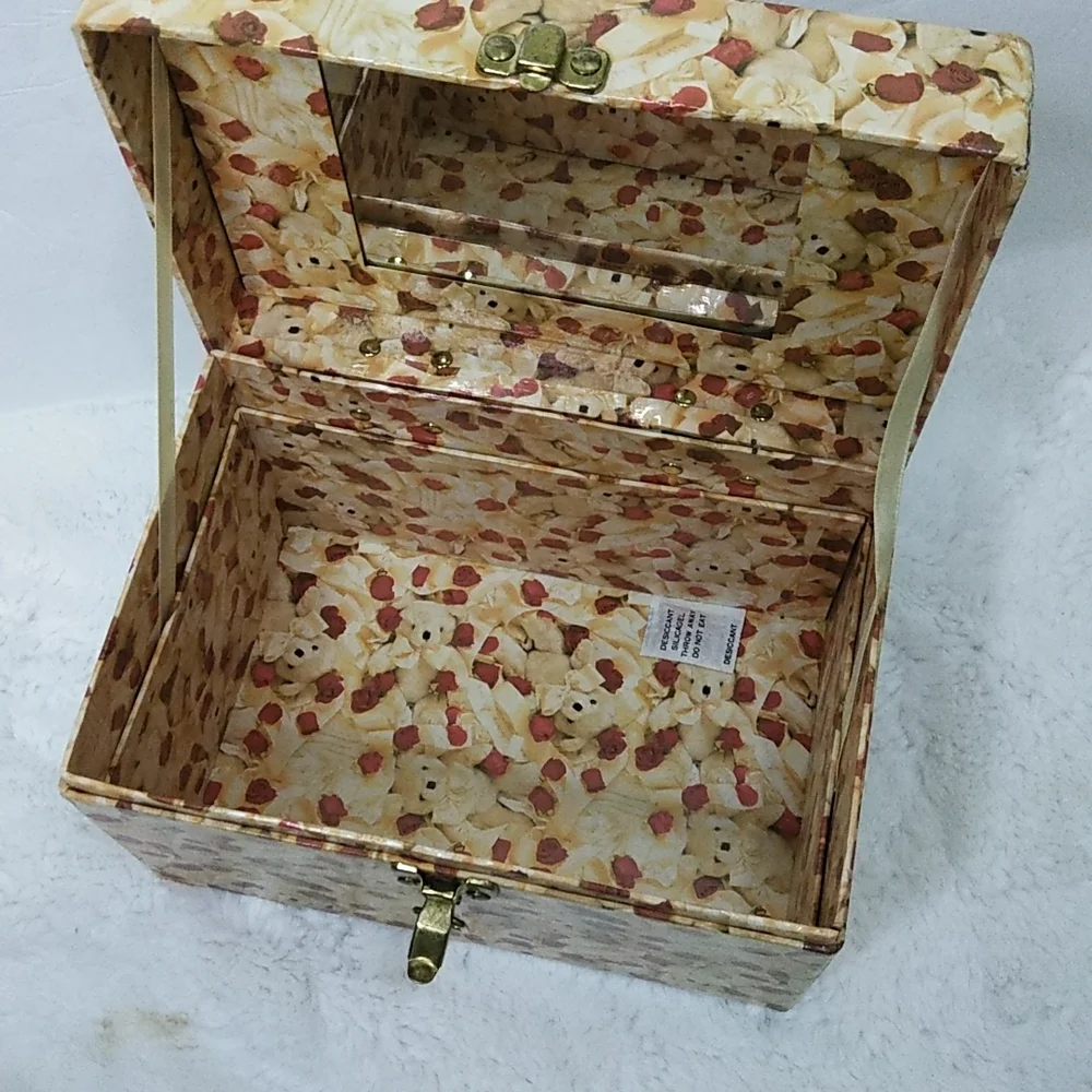 😻 4/$25 Teddy Bears & Roses Decorative Train Case